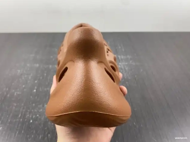 RNR Red Clay Foam HP5335 Yeezy Adidas 0608